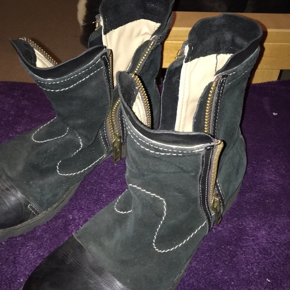 Calvin Klein Boots Men MAKE OFFER if interested - Picture 3 of 5